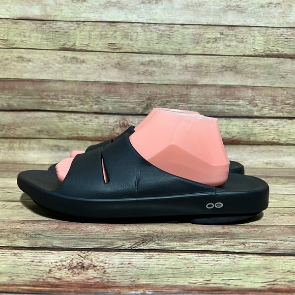 Oofos Ooahh Black Recovery Slide Sandals main image 6
